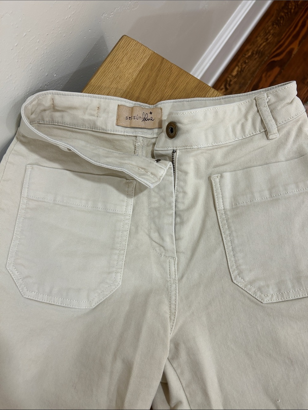 Brand Sessun: Cream Cropped Ankle Pants - Front Pocket Detail